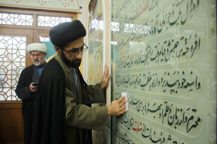 غبارروبی مزار شهید مفتح با حضور طلاب و دانشجویان + تصاویر