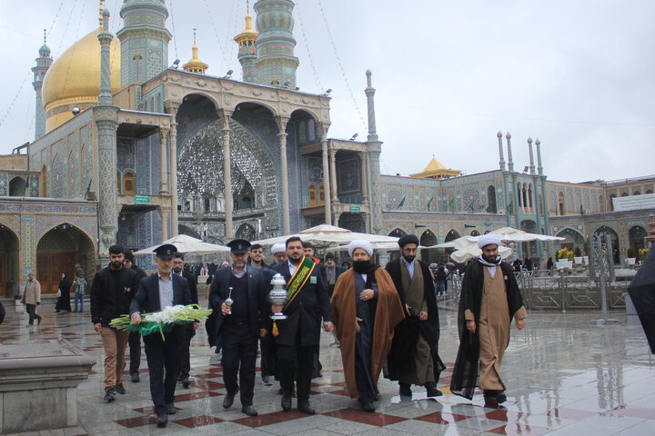 غبارروبی مزار شهید مفتح با حضور طلاب و دانشجویان + تصاویر