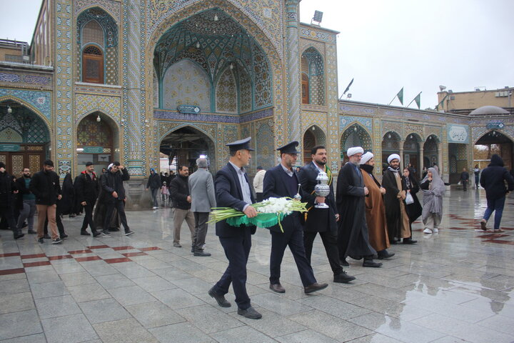 غبارروبی مزار شهید مفتح با حضور طلاب و دانشجویان + تصاویر