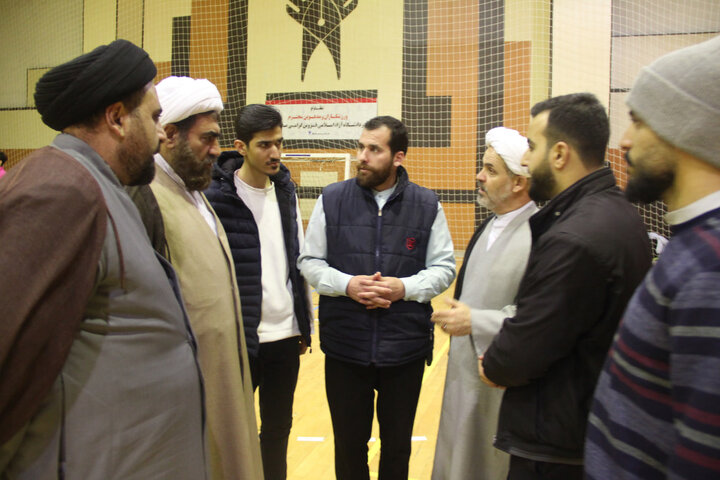تصاویر / بازدید مدیر حوزه علمیه قزوین از مسابقات فوتسال جام وحدت حوزه ودانشگاه