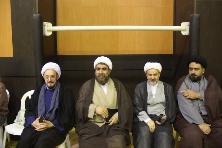 تصاویر / بازدید مدیر حوزه علمیه قزوین از مسابقات فوتسال جام وحدت حوزه ودانشگاه