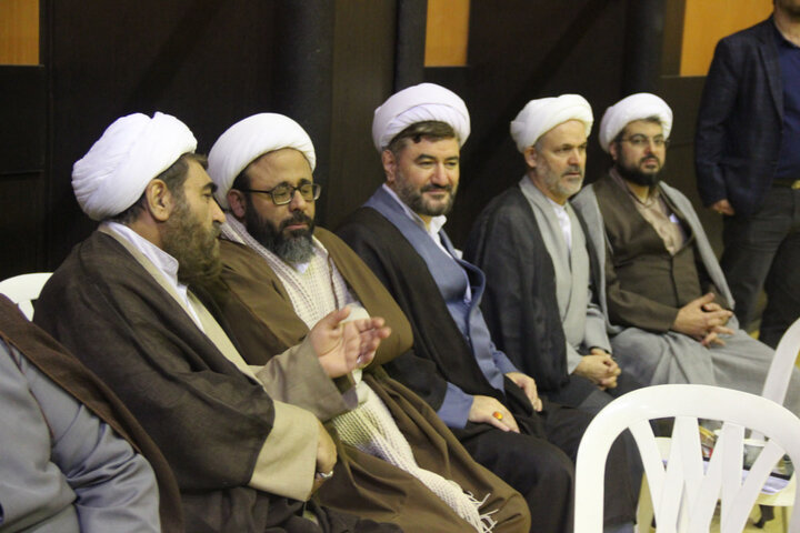 تصاویر / بازدید مدیر حوزه علمیه قزوین از مسابقات فوتسال جام وحدت حوزه ودانشگاه