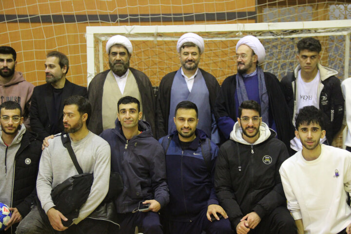 تصاویر / تجلیل  از ورزشکاران مسابقات فو تسال جام وحدت حوزه ودانشگاه توسط مدیر حوزه علمیه قزوین