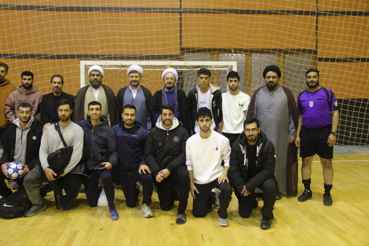 تصاویر / تجلیل  از ورزشکاران مسابقات فو تسال جام وحدت حوزه ودانشگاه توسط مدیر حوزه علمیه قزوین