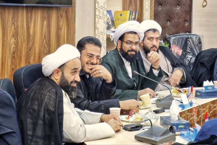 تصاویر/ نشست هم اندیشی بسیج طلاب و دانشجو