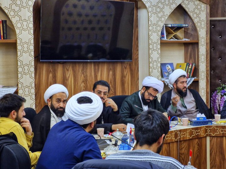 تصاویر/ نشست هم اندیشی بسیج طلاب و دانشجو