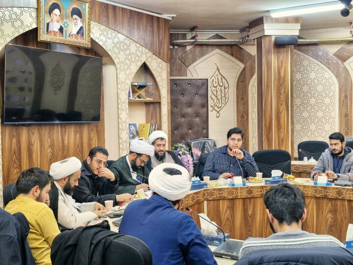 تصاویر/ نشست هم اندیشی بسیج طلاب و دانشجو