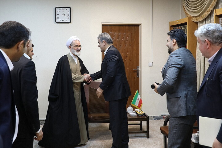 تصاویر/  دیدار مدیرعامل بانک قرض‌الحسنه مهر ایران با آیت الله اعرافی