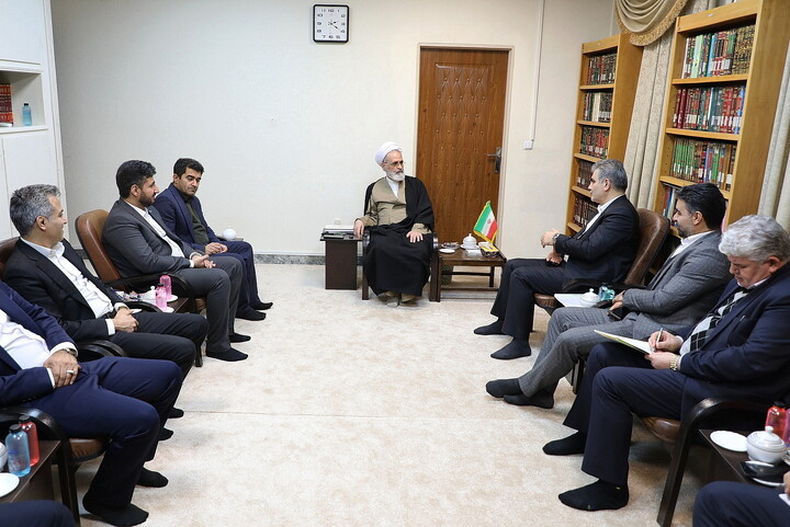 تصاویر/  دیدار مدیرعامل بانک قرض‌الحسنه مهر ایران با آیت الله اعرافی