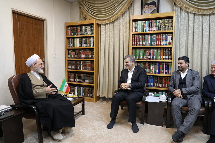 تصاویر/  دیدار مدیرعامل بانک قرض‌الحسنه مهر ایران با آیت الله اعرافی