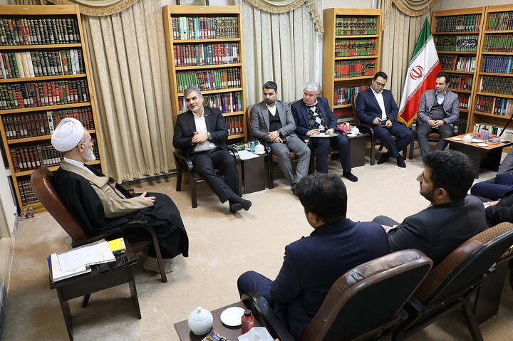 تصاویر/  دیدار مدیرعامل بانک قرض‌الحسنه مهر ایران با آیت الله اعرافی