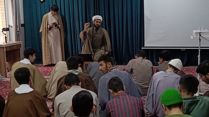 تصاویر / برگزاری بیست‌ونهمین رویداد استانی «بینات حوزوی» با محور بیانیه گام دوم انقلاب در کبودراهنگ