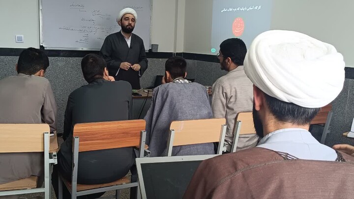 تصاویر / برگزاری بیست‌ونهمین رویداد استانی «بینات حوزوی» با محور بیانیه گام دوم انقلاب در کبودراهنگ