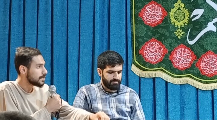 تصاویر/برگزاری جلسه کرسی آزاداندیشی در مدرسه علمیه امام صادق (ع) قروه