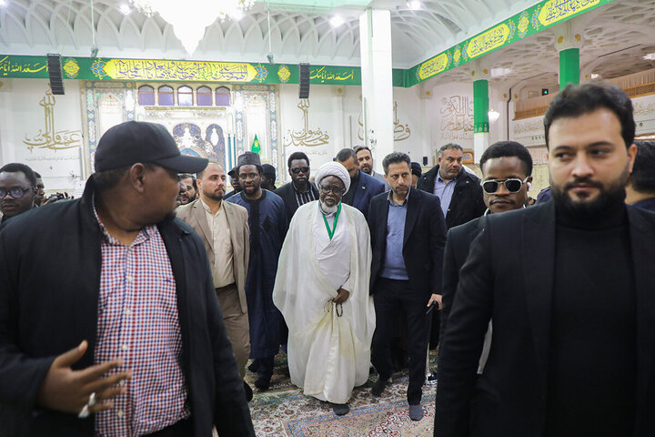 سماحة الشيخ إبراهيم الزكزاكي يزور مرقد السيدة فاطمة المعصومة (عليها السلام)