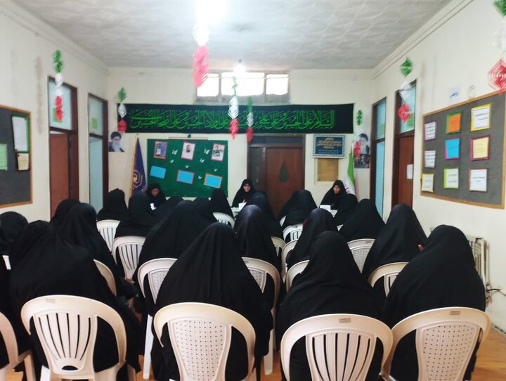 تصاویر/ کرسی آزاداندیشی با موضوع پاسخ به شبهات مهدویت در مدرسه علمیه فاطمیه شهر بردسیر