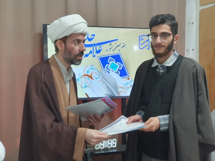 تقدیر از برگزدیگان جشنواره علامه حلی در مدرسه علمیه جامع  رشت برگزار شد