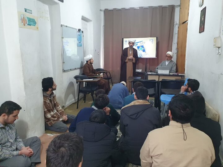 تقدیر از برگزدیگان جشنواره علامه حلی در مدرسه علمیه جامع  رشت برگزار شد