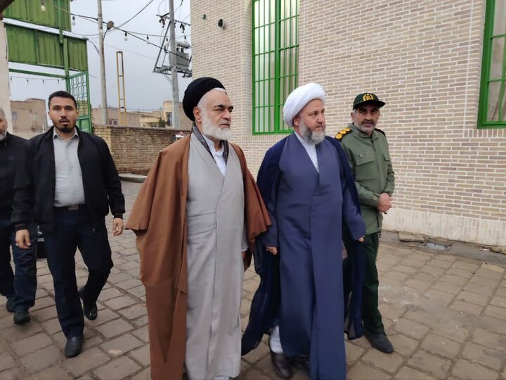 تصاویر/حضورآیت الله مهدوی در منزل حجت الاسلام ناصریان و دیدار باخانواده شهید فتح قریب