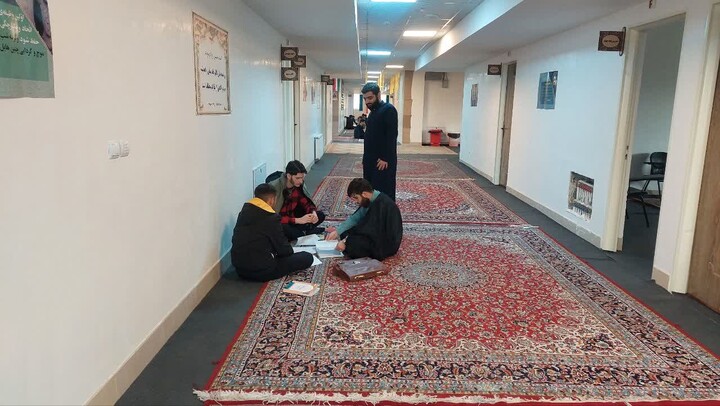 تصاویر / مباحثه طلاب مدرسه علمیه شیخ علیخان زنگنه تویسرکان