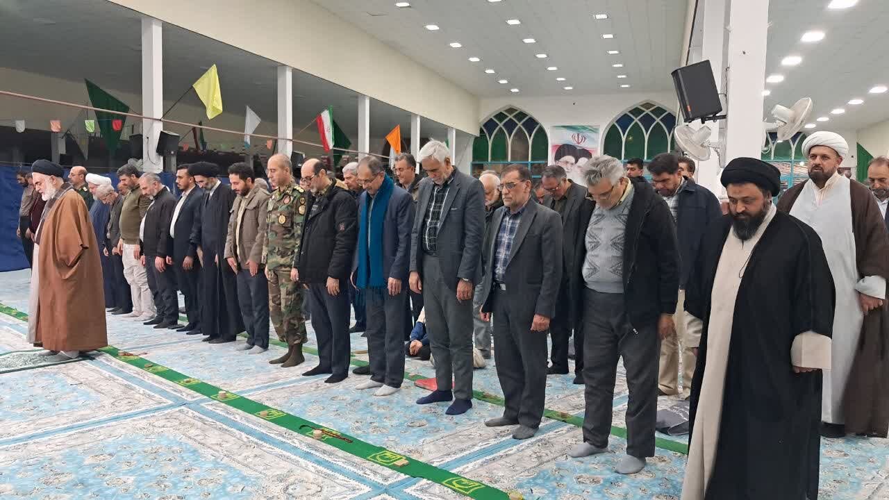 اقامه نماز انسان را به ادب و تربیت نزدیک می‌کند