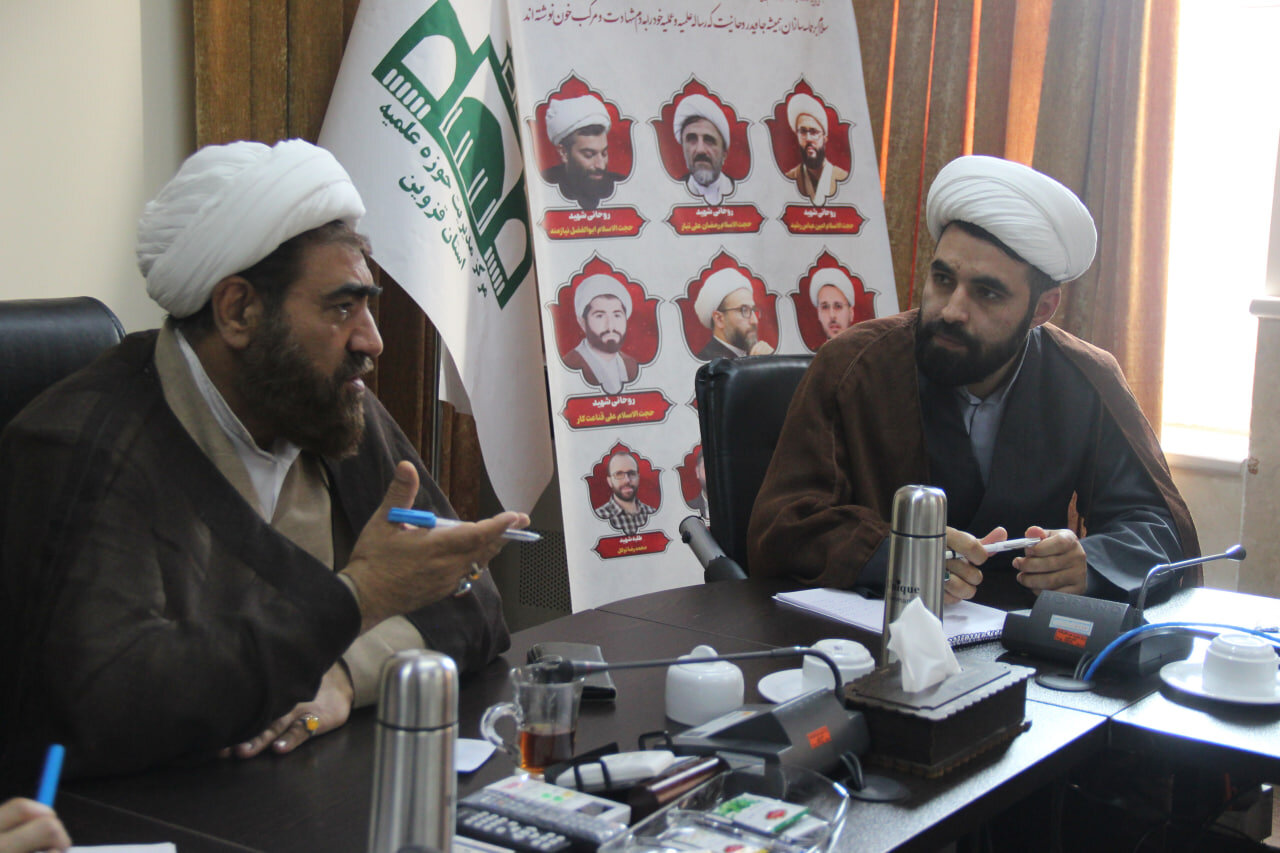 تصاویر/ جلسه شورای پژوهشی در حوزه علمیه استان قزوین