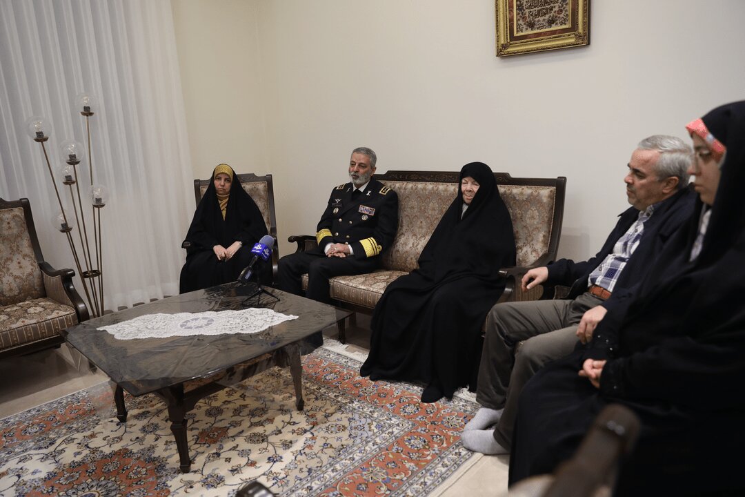 اعطای درجه سپهبدی شهید محمد باقری به خانواده ایشان