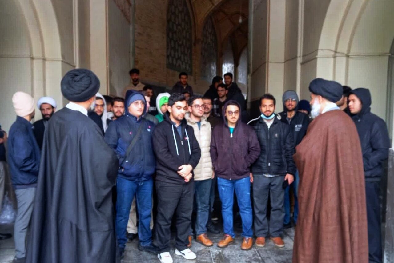 تصاویر/ بازدید دانشجویان علوم پزشکی قم از مدرسه علمیه فیضیه