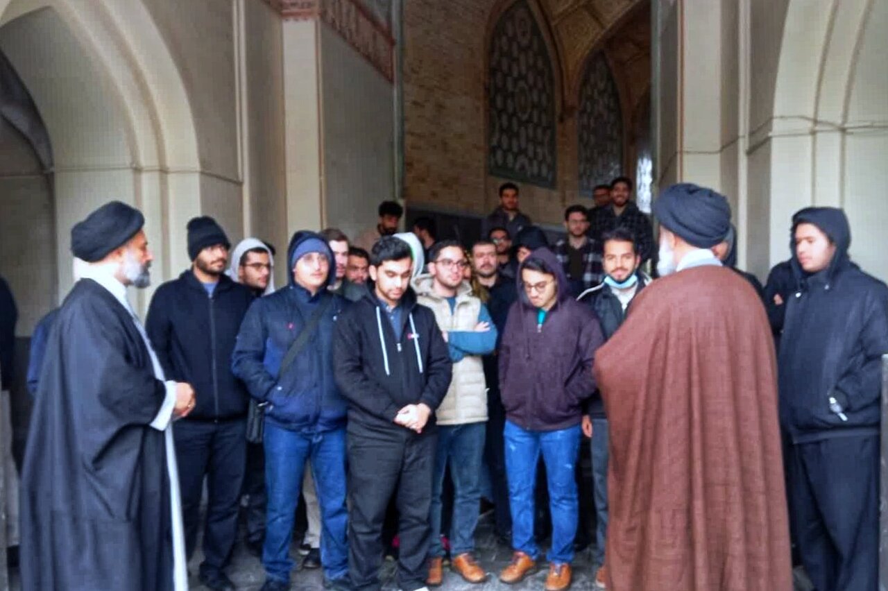 تصاویر/ بازدید دانشجویان علوم پزشکی قم از مدرسه علمیه فیضیه