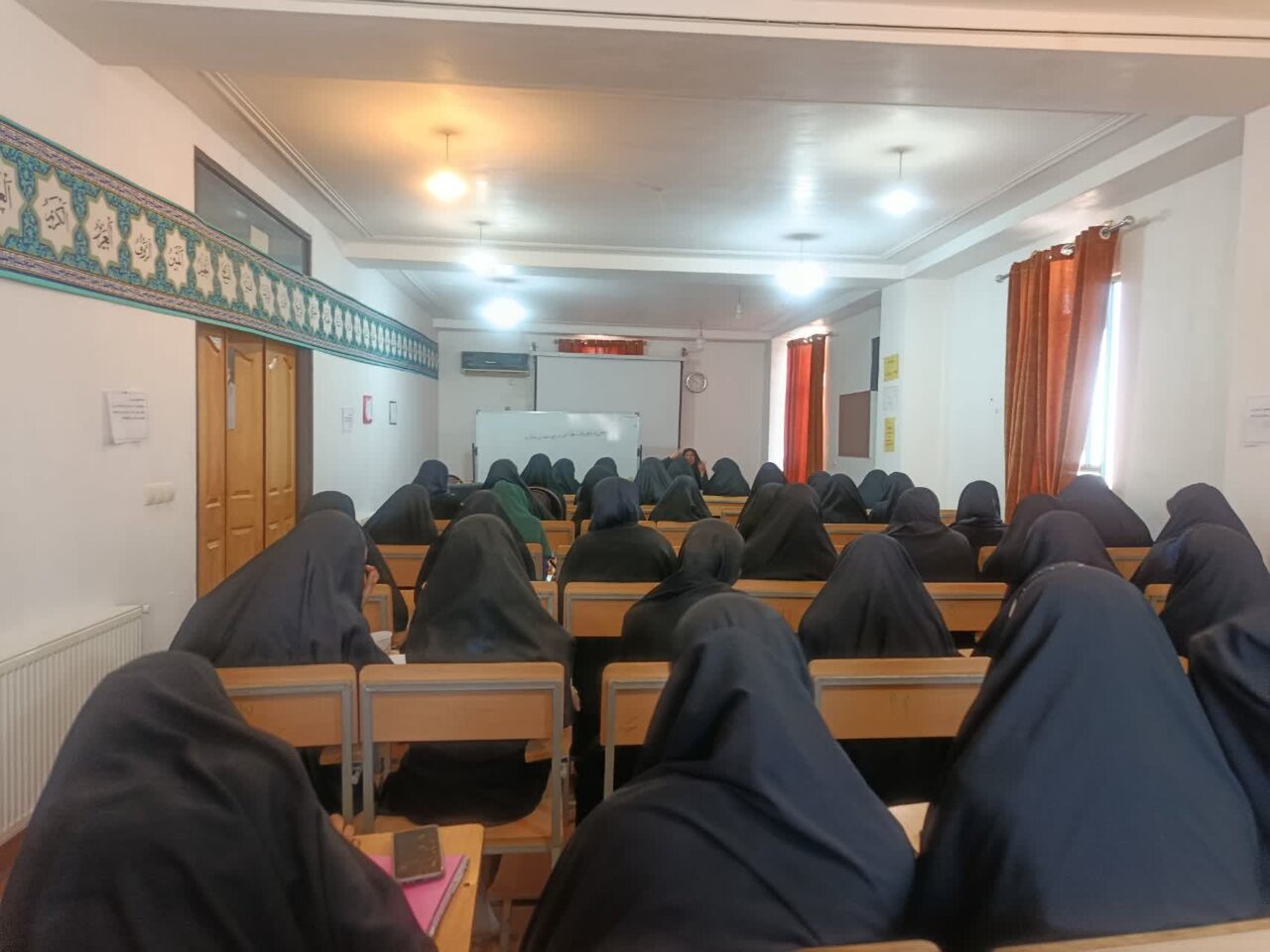 نشست علمی پژوهشی مدرسه علمیه فاطمه بم