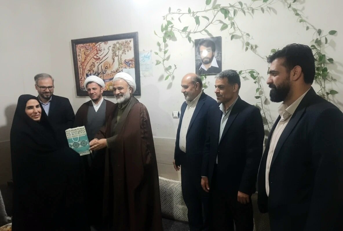 خدمت به خانواده‌ شهدا یک وظیفه دینی و ملی است