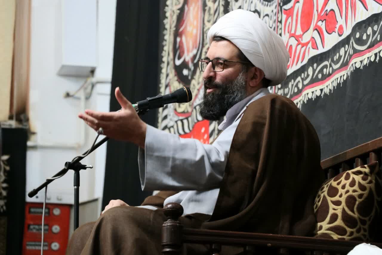 مؤمن واقعی همواره نگران کوتاهی در انجام وظیفه است