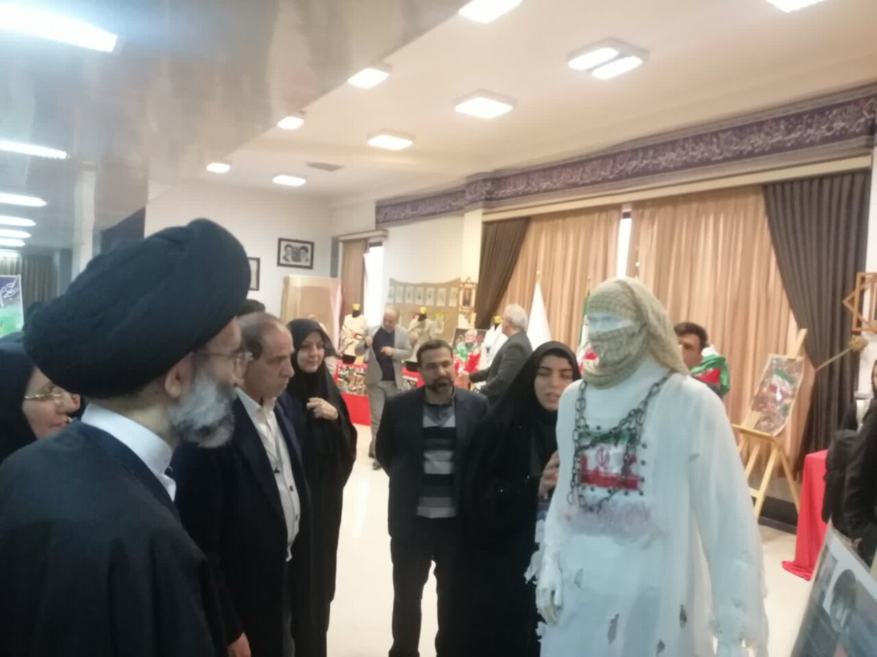 دانشگاه آزاد در ترویج فرهنگ عفیفانه به جهان ایفای نقش کند