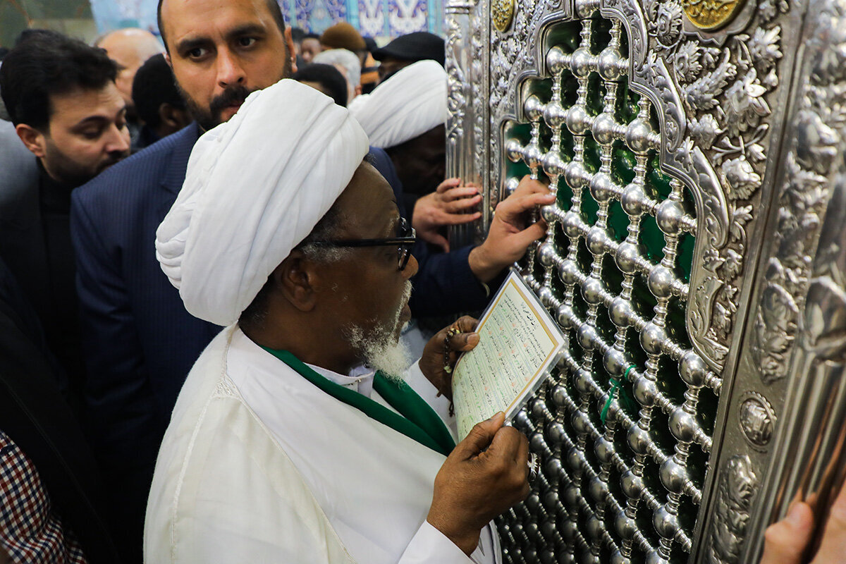 Photos/ Cheikh Ibrahim Zakzaky visite le sanctuaire de Dame Fatima Masoumeh (que la paix soit sur elle)