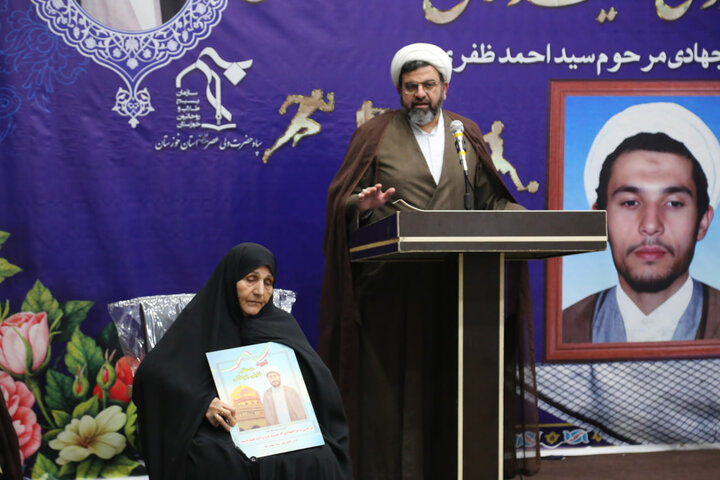 تصاویر/تکریم و بزرگداشت مقام مادر طلبه شهید مدافع حرم مصطفی خلیلی