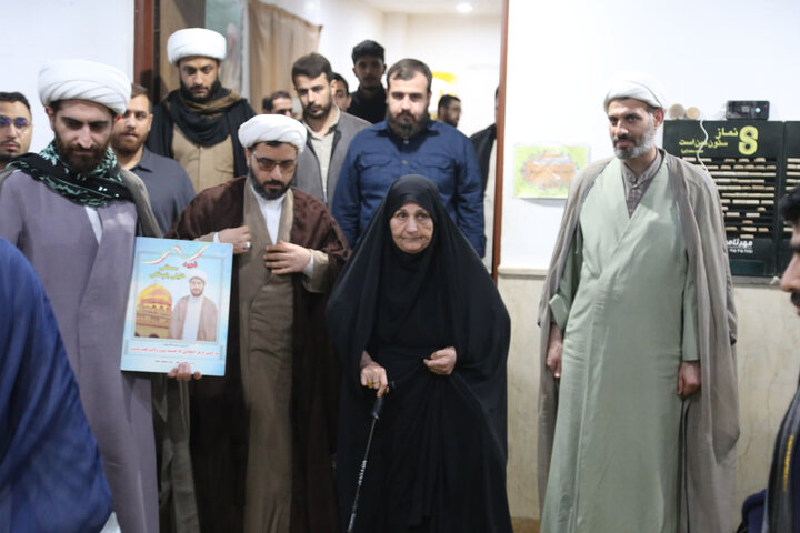 تصاویر/تکریم و بزرگداشت مقام مادر طلبه شهید مدافع حرم مصطفی خلیلی