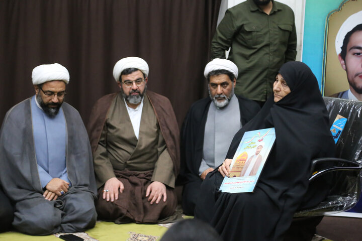 تصاویر/تکریم و بزرگداشت مقام مادر طلبه شهید مدافع حرم مصطفی خلیلی