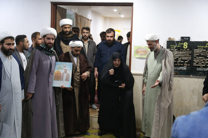 تصاویر/تکریم و بزرگداشت مقام مادر طلبه شهید مدافع حرم مصطفی خلیلی