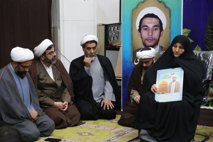 تصاویر/تکریم و بزرگداشت مقام مادر طلبه شهید مدافع حرم مصطفی خلیلی