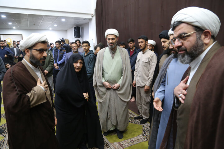 تصاویر/تکریم و بزرگداشت مقام مادر طلبه شهید مدافع حرم مصطفی خلیلی