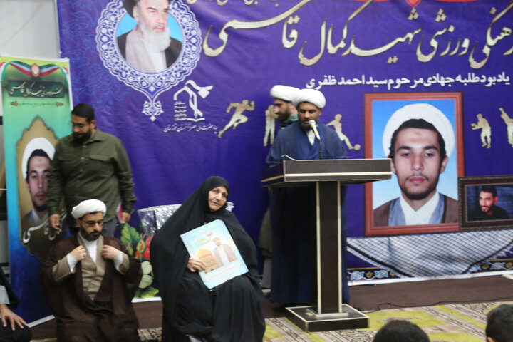 تصاویر/تکریم و بزرگداشت مقام مادر طلبه شهید مدافع حرم مصطفی خلیلی