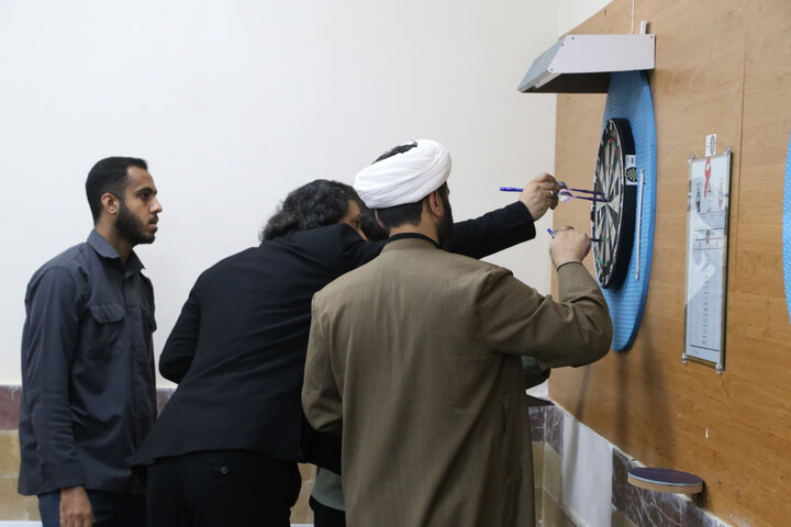 تصاویر/ مسابقات دارت جشنواره فرهنگی ورزشی طلاب و روحانیون استان خوزستان برگزار شد