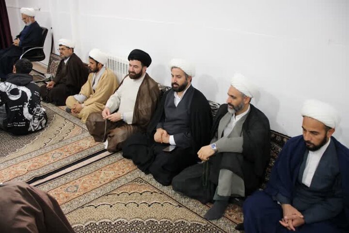 تصاویر/مراسم درس اخلاق هفتگی طلاب مدرسه علمیه امام صادق (ع) بیجار