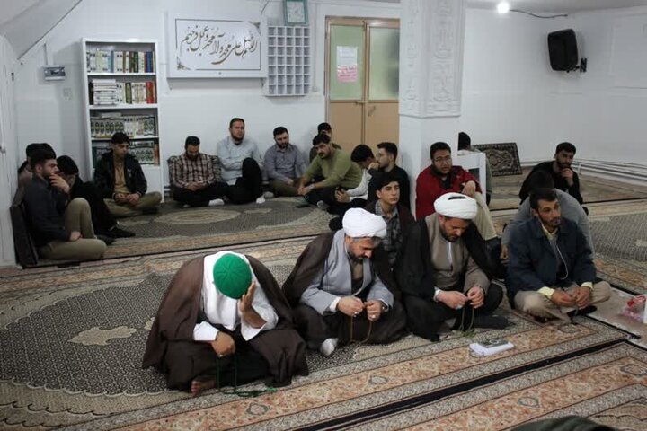 تصاویر/مراسم درس اخلاق هفتگی طلاب مدرسه علمیه امام صادق (ع) بیجار