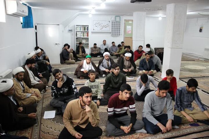 تصاویر/مراسم درس اخلاق هفتگی طلاب مدرسه علمیه امام صادق (ع) بیجار