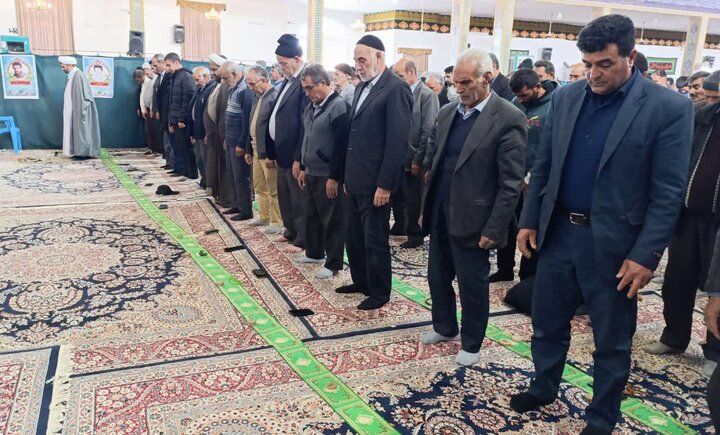 تصاویر/ اقامه نماز جمعه شهر زنگی‌آباد