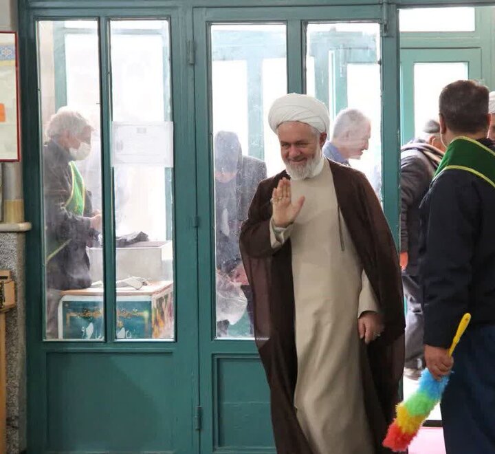 تصاویر / اقامه نماز جمعه در مصلی های شهرستان های استان همدان