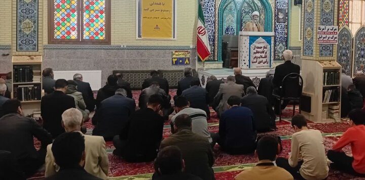 تصاویر / اقامه نماز جمعه در مصلی های شهرستان های استان همدان