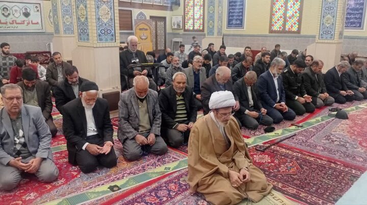 تصاویر / اقامه نماز جمعه در مصلی های شهرستان های استان همدان