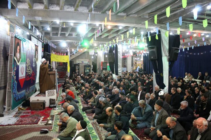 تصاویر / اقامه نماز جمعه در مصلی های شهرستان های استان همدان